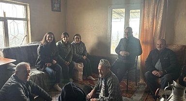 CHP Akhisar'dan Engelli Çocuklara Bayram Desteği