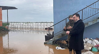 CHP’Lİ BAŞEVİRGEN, MANİSA’DA ETKİLİ OLAN YAĞIŞ SONRASI ÜRETİCİLERİ ZİYARET ETTİ. AFETİ YAŞAYAN MANİSA’DA BESİ ÇİFTLİKLERİNİ, TARIM ARAZİLERİNİ, EVLERİ SU BASTI ÜRETİCİ DESTEK BEKLİYOR