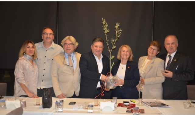 Dostlar Meclisi'nde Konuk CHP Akhisar İlçe Başkanı Hayriye Hacet oldu