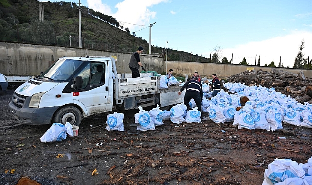 Manisa Büyükşehir’den İhtiyaç Sahiplerine Yürek Isıtan Destek