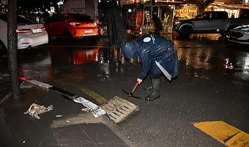 Manisa Büyükşehir ve MASKİ’den Yağış Mesaisi: Ekipler Tüm Gece Sahadaydı