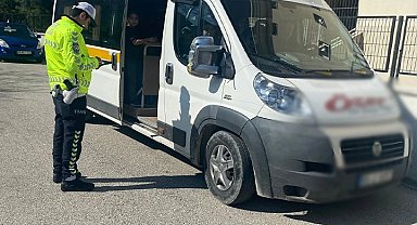 Manisa'da Okul Servislerine Sıkı Denetim: 2 Araç Trafikten Men Edildi