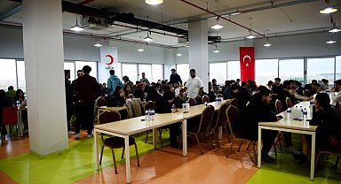 MCBÜ'lü Öğrenciler Ramazan'ın İlk İftarında Aynı Sofrada Buluştu