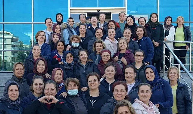 Yunusemre'de Kadınlar Kışın da Yüzme Keyfi Yaşıyor