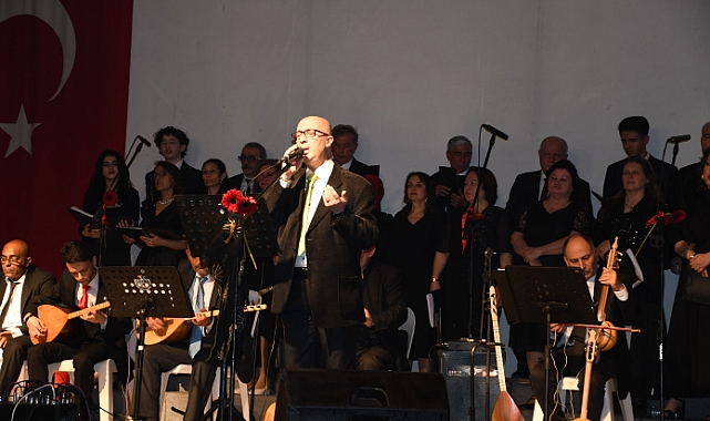 Akhisar'da Türkülerle Dolu Duygusal Bir Gece