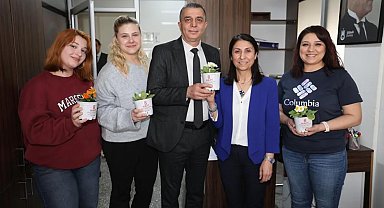 Başkan Şimşek'ten Kadın Personele 8 Mart Çiçeği