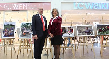 Forum Magnesia AVM'de Emekçi Kadınların Hikâyeleri Fotoğraf Sergisiyle Anlatılıyor