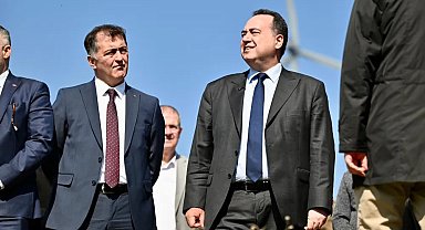 Manisa Büyükşehir Belediyesi'nden Meralara Can Suyu: Kırkağaç'ta Gübreleme Desteği