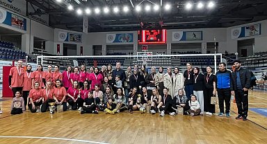 Manisa'nın 17 İlçesinde 8 Mart'a Özel "Evinin Sultanları" Voleybol Coşkusu