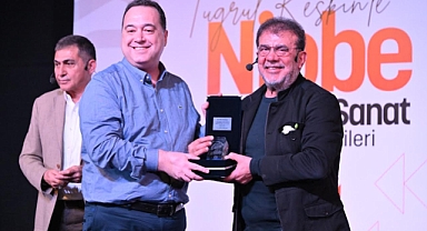 Nebil Özgentürk, Niobe Edebiyat/Sanat Söyleşileri’nde Manisalılarla Buluştu