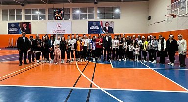 Selendi'de 8 Mart'a Özel "Evinin Sultanları" Voleybol Turnuvası Düzenlendi