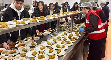 Türk Kızılay Manisa'dan Üniversite Öğrencilerine Ücretsiz İftar Sofrası