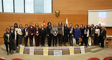 “TÜRKİYE’DE KADIN OLMAK” PANELİ DÜZENLENDİ