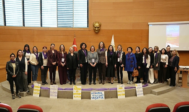 “TÜRKİYE’DE KADIN OLMAK” PANELİ DÜZENLENDİ