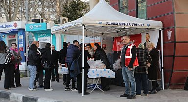 Yunusemre'den hastane önünde iftar ikramı
