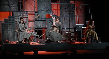 2. Uluslararası Mesir Tiyatro Festivali’nde Duygu Dolu Performans