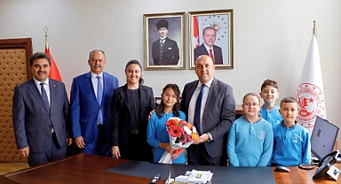 23 Nisan Geleneği Değişmedi, Koltuklara Yarının Büyükleri Çocuklar Oturdu