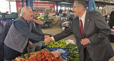 Akhisar’da Anahtar Parti’den Pazaryeri Ziyareti ve Bilgilendirme Çalışması