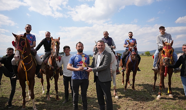 Akhisar’da Geleneksel Cirit Şenliği Coşkusu