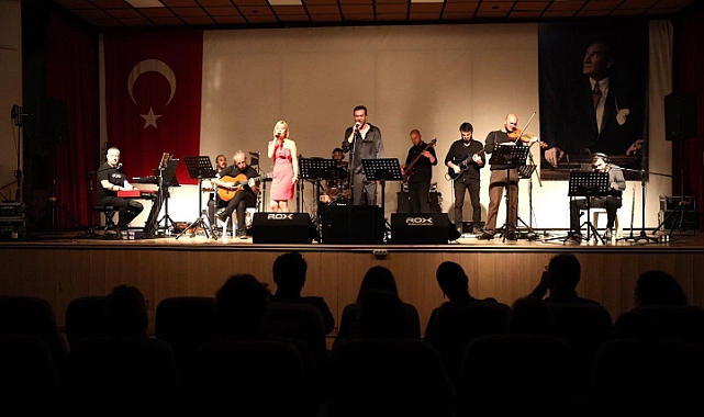 Akhisar’da müzik dolu bir akşam yaşandı.