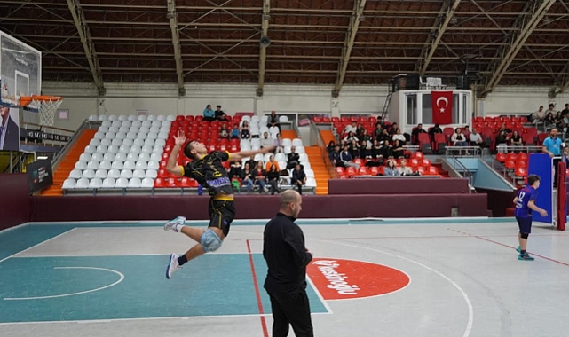 AKHİSAR İLÇE SPOR KULÜBÜ GENÇ ERKEKLERDE İKİNCİ