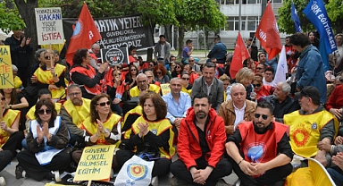 EĞİTİMDE ŞİDDETE KARŞI OTURMA EYLEMİ