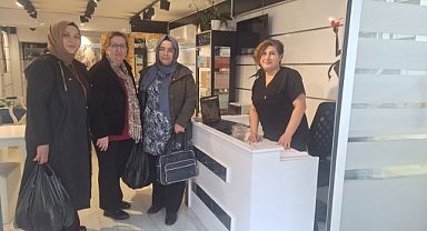 MHP Akhisar'dan Vefa Örneği: Alpaslan Türkeş İçin Esnafa Helva İkramı