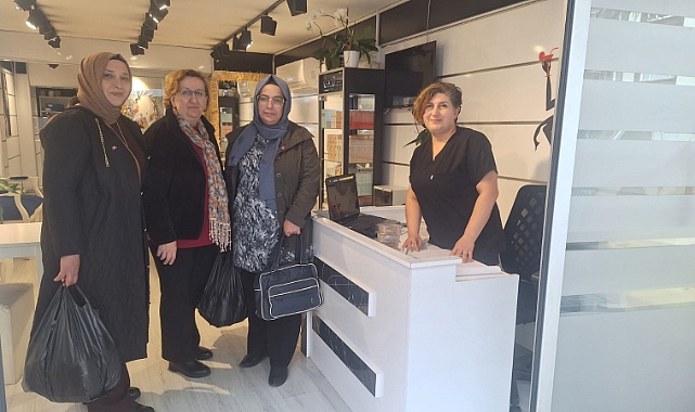 MHP Akhisar'dan Vefa Örneği: Alpaslan Türkeş İçin Esnafa Helva İkramı