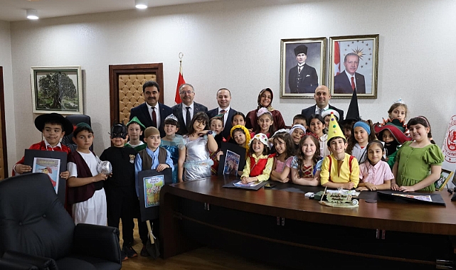 Misak-ı Milli İlkokulu 3-E sınıfı öğrencileri, Kütüphaneler Haftası kapsamında anlamlı ve renkli bir etkinliğe imza attı.