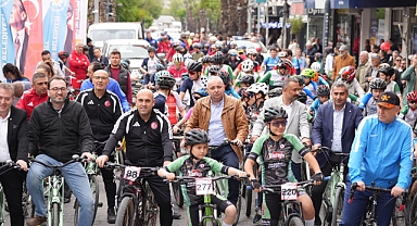 Pedallar Akhisar’da Döndü: Uluslararası MTB Cup Heyecanı Başladı