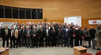 Akhisar’da “İnsanlar Yaşarken de Anılmalıdır” Gecesinde Anlamlı Ödüller Sahiplerini Buldu