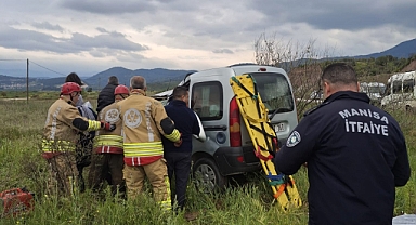 Akhisar’da kaza iki otomobil çarpıştı 3 yaralı