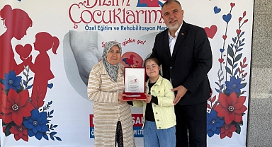 CENNET AYAKLARI ALTINA SERİLEN ANNELERİMİZİN GÜNÜ KUTLU OLSUN