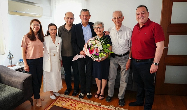 CHP Genel Başkanı Özgür Özel'den anneler günü ziyaretleri