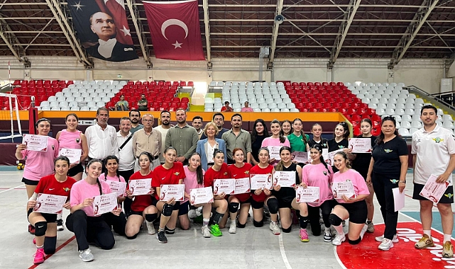 Cumhuriyet Halk Partisi Akhisar Gençlik Kolları’nın 19 Mayıs Voleybol Turnuvası Tamamlandı: Şampiyon ASC Spor Takımı