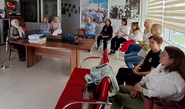 Manisa 29 Ekim Kadınları Derneği Aile İçi İletişim Seminerini Gerçekleştirdi
