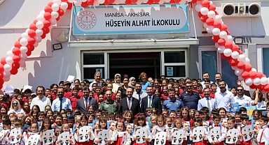Akhisar'da Eğitim Yılı Sona Erdi, Karneler Dağıtıldı