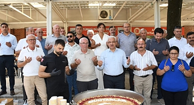 Akhisar Muhtarlar Derneği'nden Geleneksel Aşure Hayrı