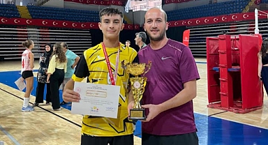 Akhisar Voleybolunda Bir İlk! TVF Spor Lisesi'ne Uzanan Başarı Hikâyesi