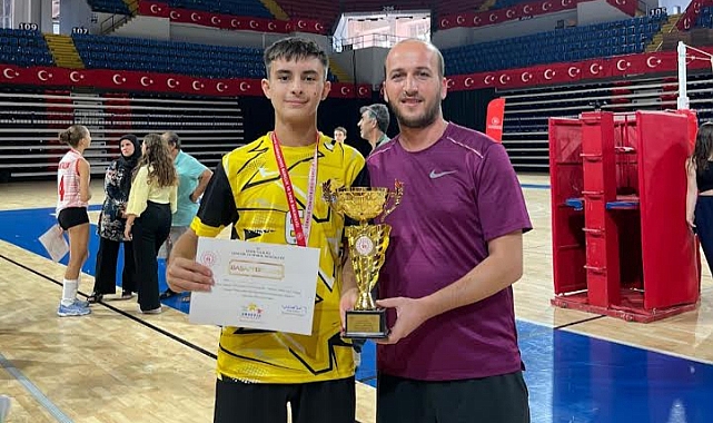 Akhisar Voleybolunda Bir İlk! TVF Spor Lisesi'ne Uzanan Başarı Hikâyesi