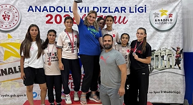 Manisalı Kadın Güreşçiler Türkiye Şampiyonu Oldu