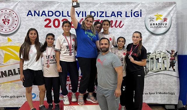 Manisalı Kadın Güreşçiler Türkiye Şampiyonu Oldu