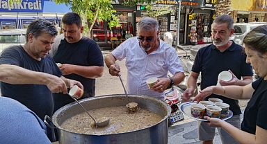 Tahir Ün Caddesi Esnafından Aşure Hayrı