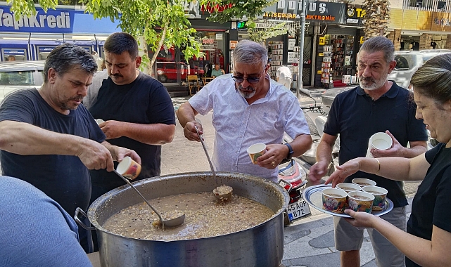 Tahir Ün Caddesi Esnafından Aşure Hayrı
